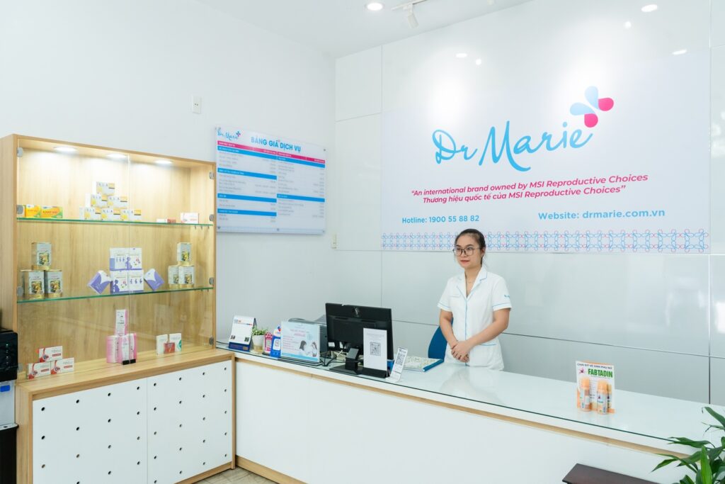 Quầy lễ tân phòng khám Dr Marie Đà Nẵng
